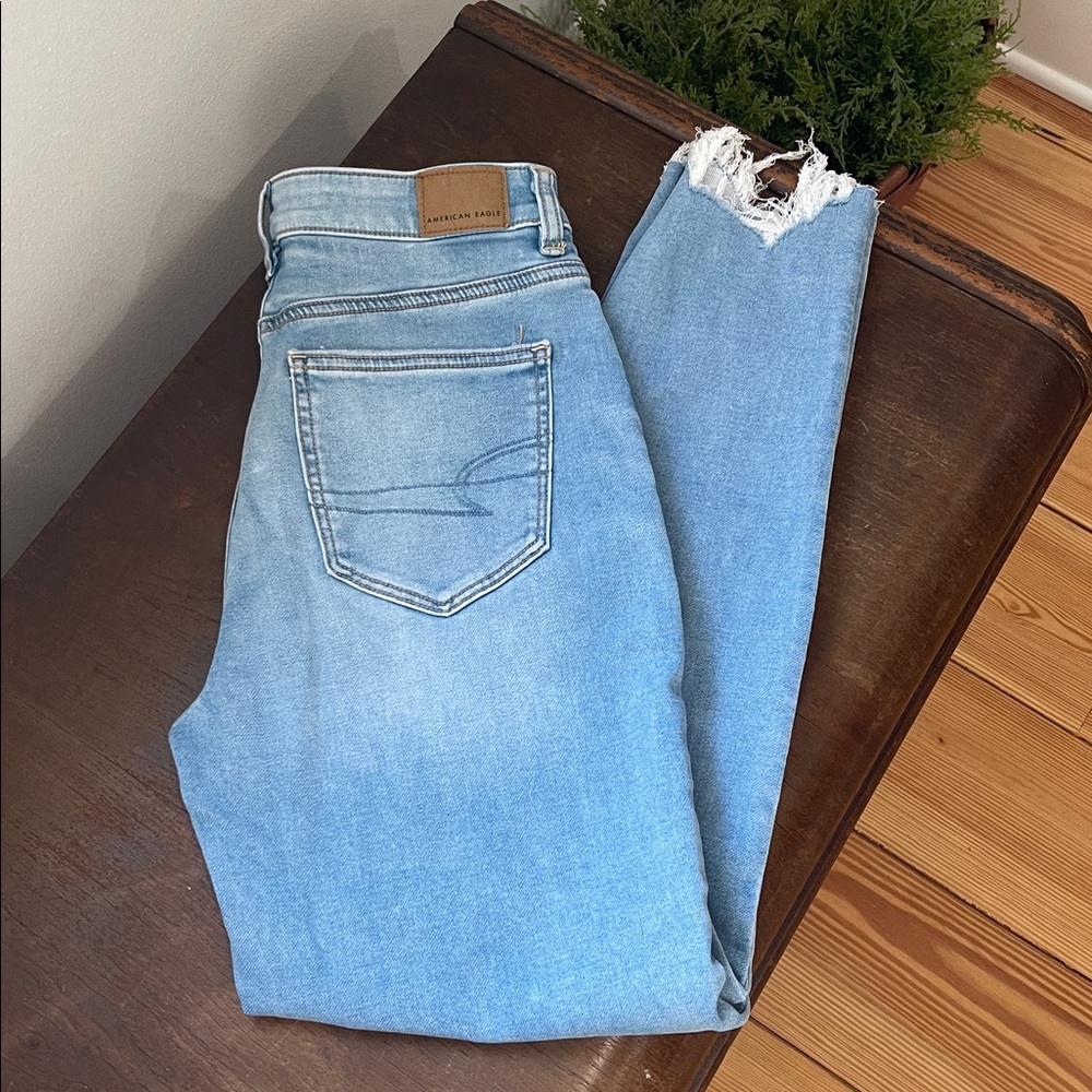 NWT American Eagle Mom Jean, soft knit, High rise. Size 2 (26). - Picture 3 of 7